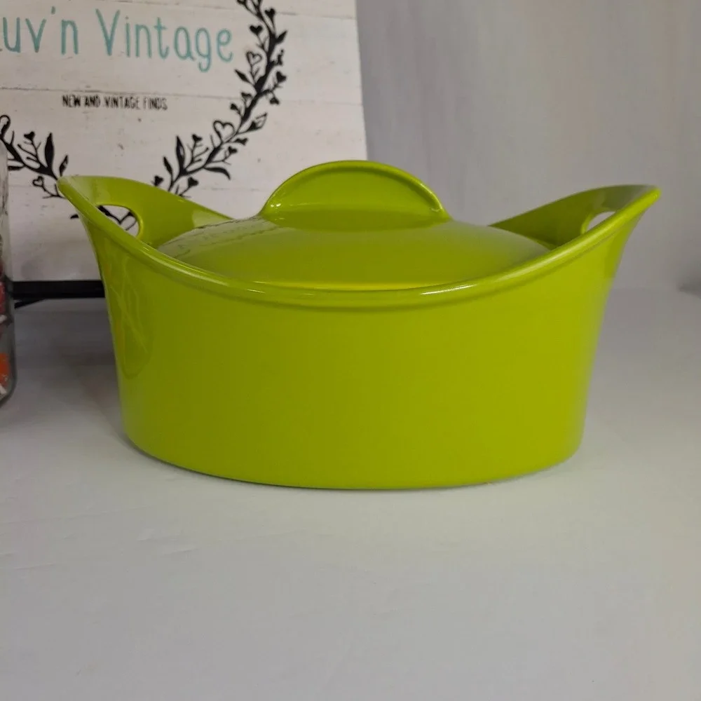 Rachael Ray Lime Green Stoneware 4.25 Quart Oval Casserole Dish with Lid